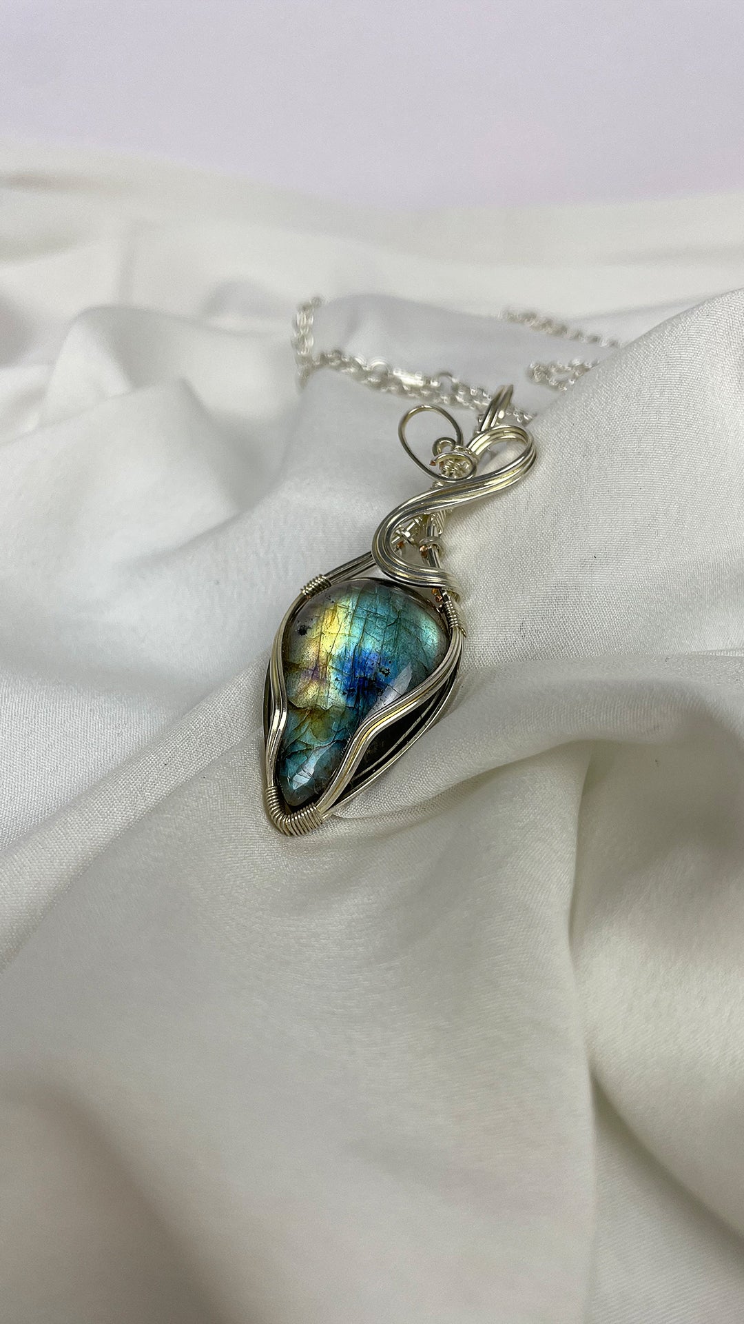 Amorous Labradorite pendant