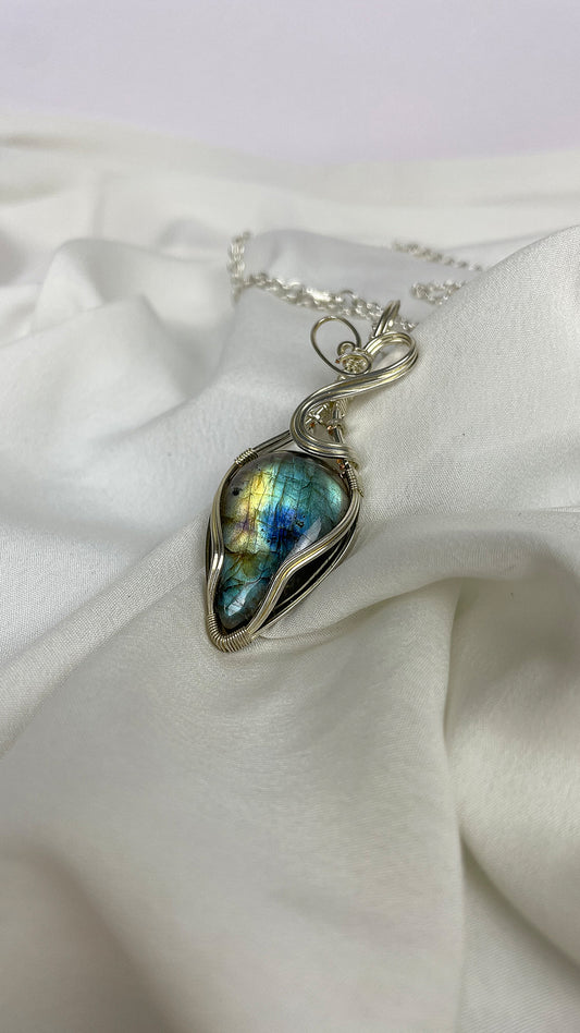 Amorous Labradorite pendant